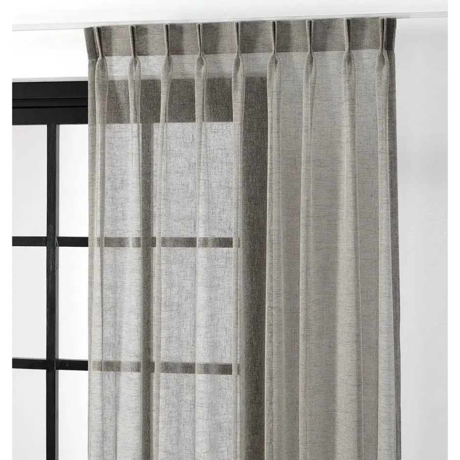 Inbetween Max Taupe